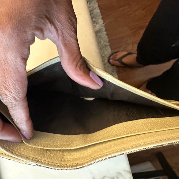 Gucci wallet Euc 🔥🔥Host pick 💛💛 - Picture 2 of 5